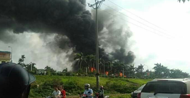 Hà Nội: Cháy lớn khu nhà kho ở Đức Giang, quận Long Biên