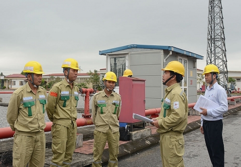 Truyền tải điện Hà Nội vệ sinh sứ bằng nước áp lực cao