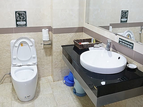 Nhà vệ sinh bệnh viện sạch như ở khách sạn 3 sao