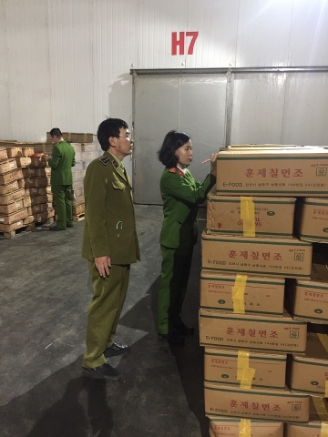 Hà Nội: Triệt phá kho chứa 25 tấn đùi gà tây Hàn Quốc hết hạn sử dụng