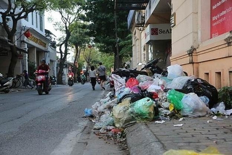Hà Nội: Xử lý ô nhiễm môi trường do rác thải dồn đọng