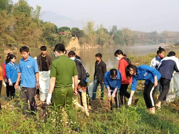 Sơn La: Ra quân dọn vệ sinh môi trường làm sạch dòng sông Mã
