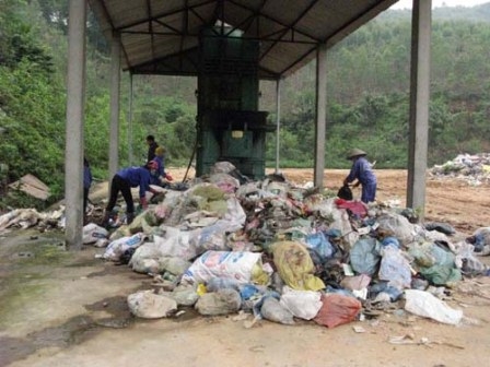 Khánh Sơn: Xây dựng 5 bãi xử lý rác thải sinh hoạt