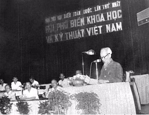 Chủ tịch Hồ Chí Minh với sự phát triển của ngành Khoa học và công nghệ Việt Nam