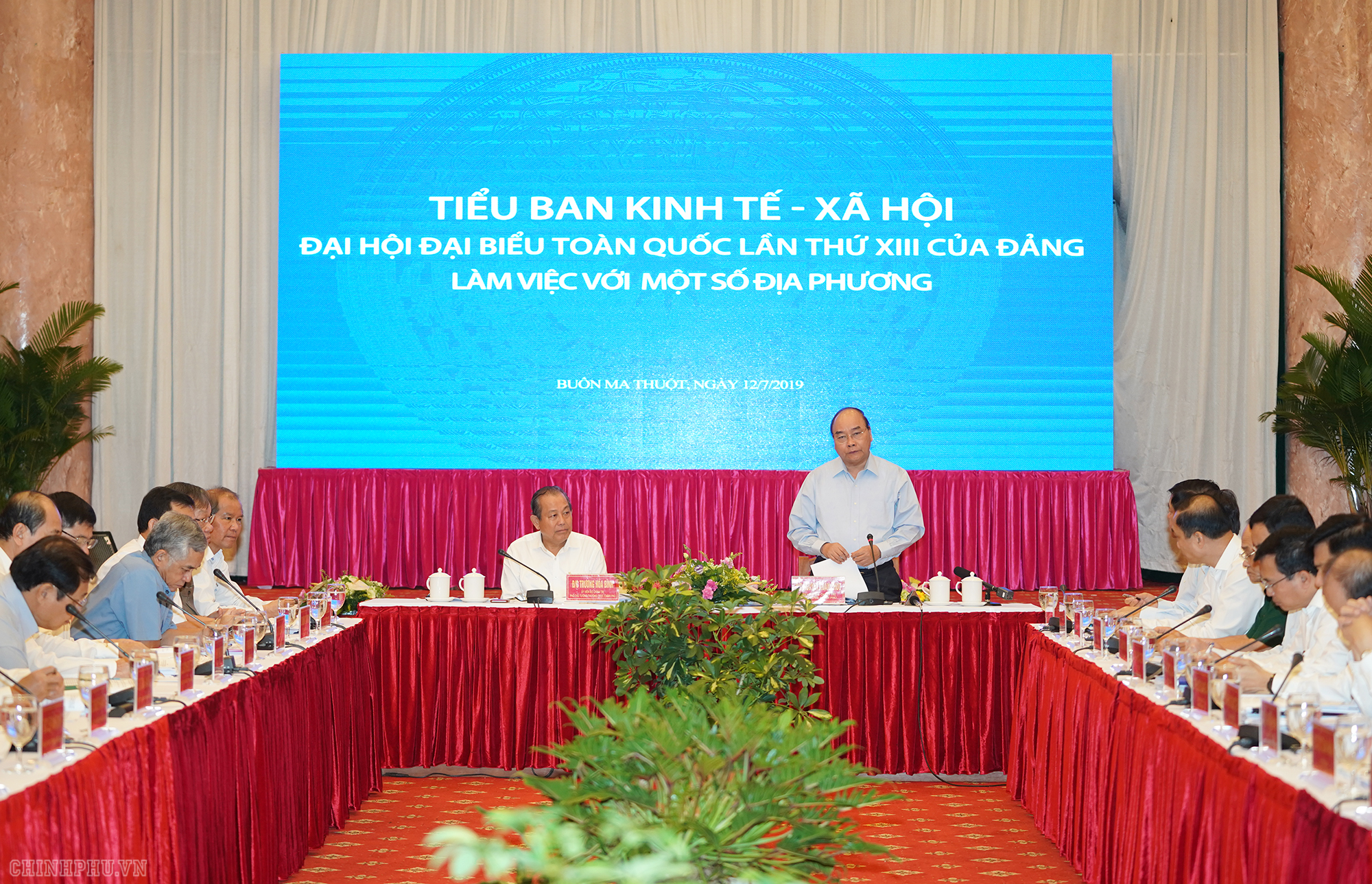 Thủ tướng chủ trì họp Tiểu ban KTXH với địa phương miền Trung, Tây Ngu