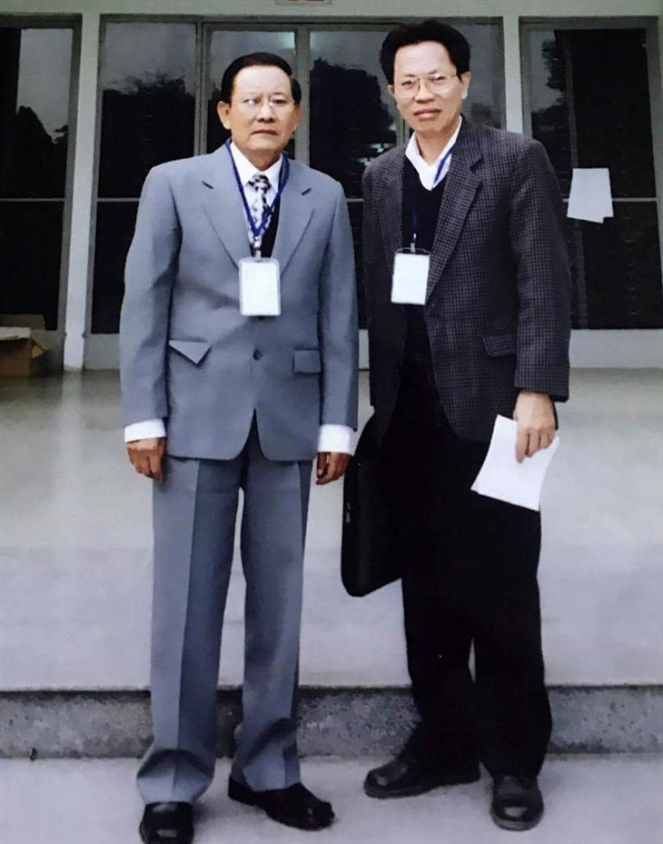 PGS.TSKH Chu Việt Cường (b&ecirc;n tr&aacute;i) tại Hội nghị Cơ học to&agrave;n quốc lần thứ VIII