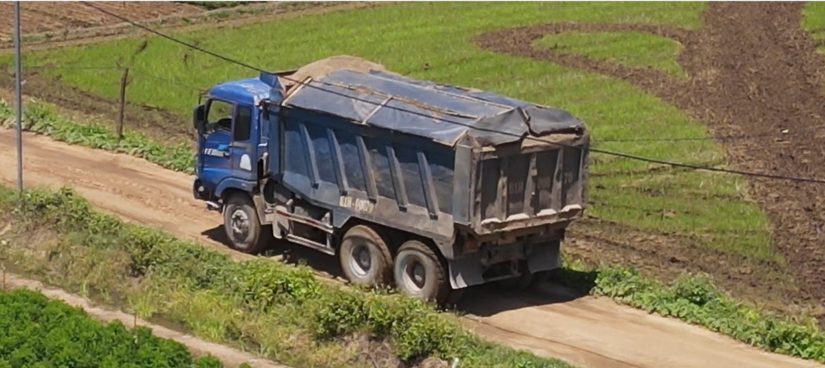 Gia Lai: Cần sớm có giải pháp xử lý tác động môi trường từ những xe vận chuyển khoáng sản