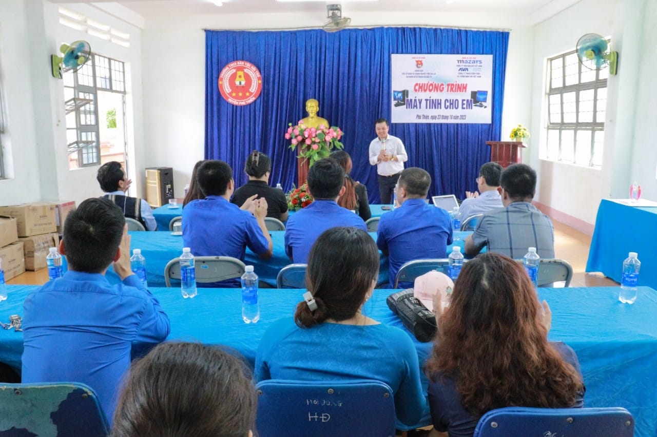 Gia Lai: Tặng 18 máy tính cho trường học ở phú thiện và thị xã Ayunpa