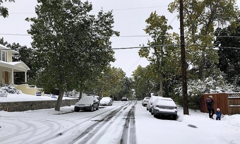 Vừa kết thúc mùa Hè, tuyết đã rơi bất thường tại Tây Mỹ