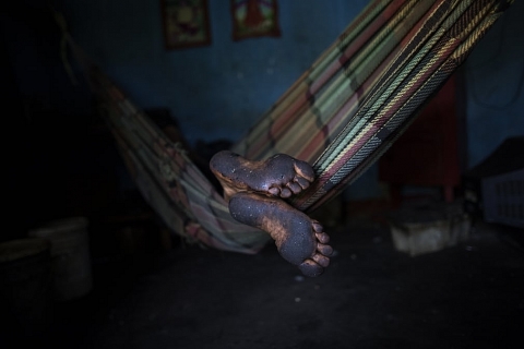 Dầu thô "ám sâu" cuộc sống của ngư dân nghèo Venezuela