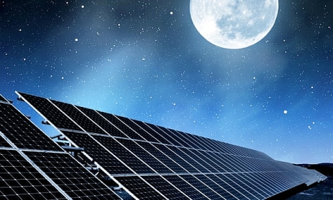 Anh Quốc: Vận hành được pin năng lượng Mặt trời vào ban đêm