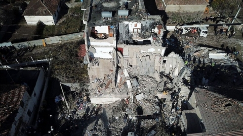 Hình ảnh tang thương sau địa chấn ở Albania