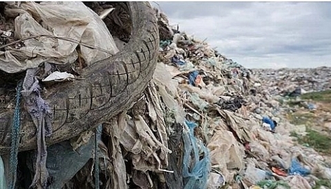 Bãi rác quá tải gây ô nhiễm môi trường ở Sầm Sơn