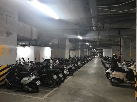 Cấm để xe dưới hầm chung cư, Hà Nội, TP. HCM "vỡ trận" bãi gửi xe?