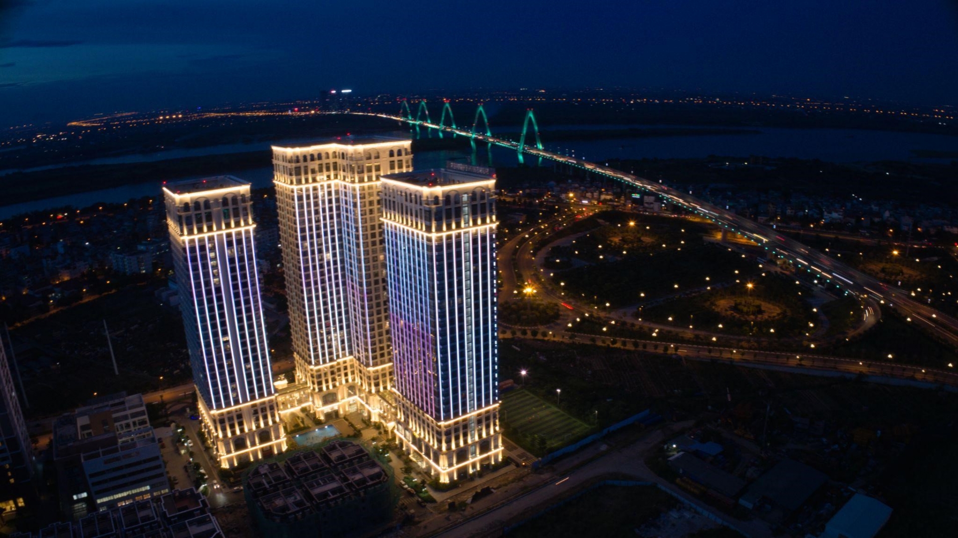 Sunshine Group giành hai giải thưởng lớn tại Lễ Vinh danh các thương hiệu Bất động sản dẫn đầu năm 2021-2022 Sunshine Group giành hai giải thưởng lớn tại Lễ Vinh danh các thương hiệu Bất động sản dẫn đầu năm 2021-2022