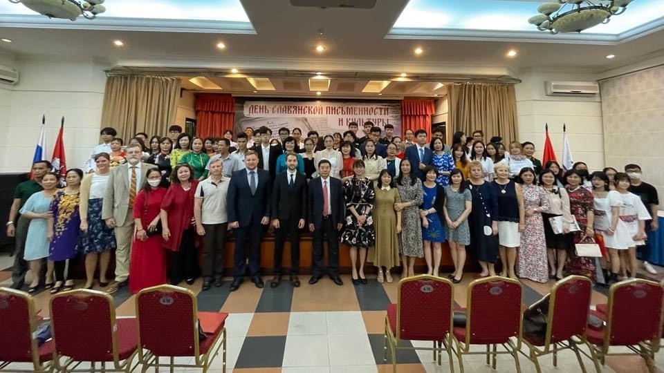 Khoa Nga Hàn Trường Đại Học Kinh doanh và Công nghệ Hà Nội đạt thành tích cao trong kỳ thi Olympic Tiếng Nga lần thứ XIX dành cho sinh viên Việt Nam. Khoa Nga Hàn Trường Đại Học Kinh doanh và Công nghệ Hà Nội đạt thành tích cao trong kỳ thi Olympic Tiếng Nga lần thứ XIX dành cho sinh viên Việt Nam.