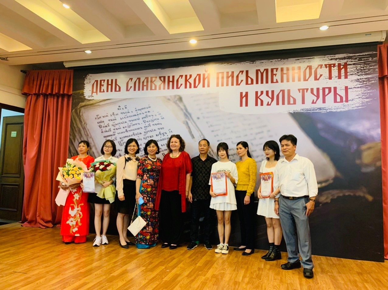 Khoa Nga Hàn Trường Đại Học Kinh doanh và Công nghệ Hà Nội đạt thành tích cao trong kỳ thi Olympic Tiếng Nga lần thứ XIX dành cho sinh viên Việt Nam. Khoa Nga Hàn Trường Đại Học Kinh doanh và Công nghệ Hà Nội đạt thành tích cao trong kỳ thi Olympic Tiếng Nga lần thứ XIX dành cho sinh viên Việt Nam.