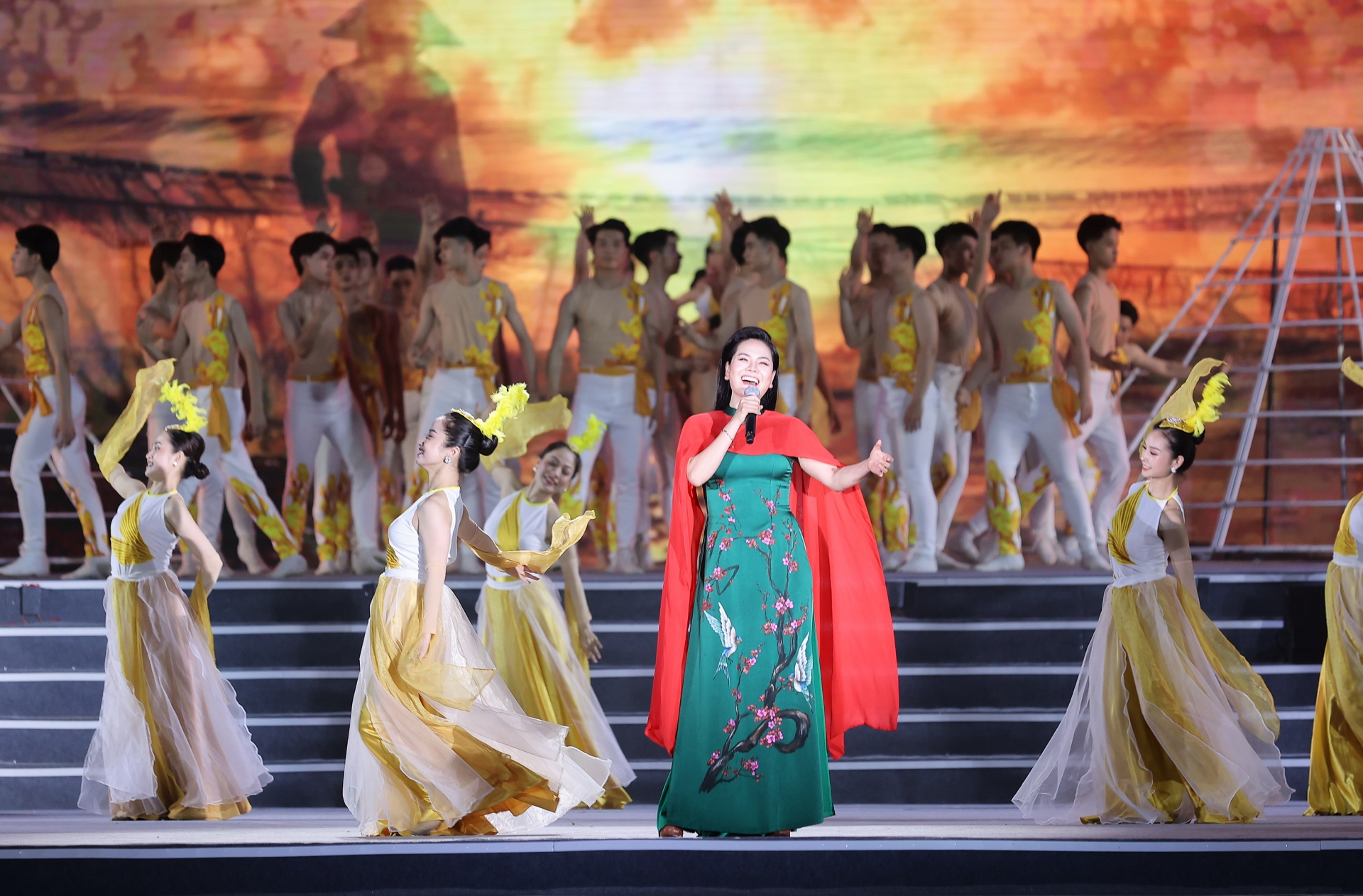 Sau Thanh Hóa và Đà Nẵng, Sun Group mang Lễ hội Carnival đa sắc màu “cập bến” Hòa Bình