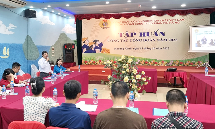 Công đoàn Công ty CP Pin Hà Nội: Tổ chức tập huấn cho cán bộ công đoàn đầu nhiệm kỳ 2023 - 2028