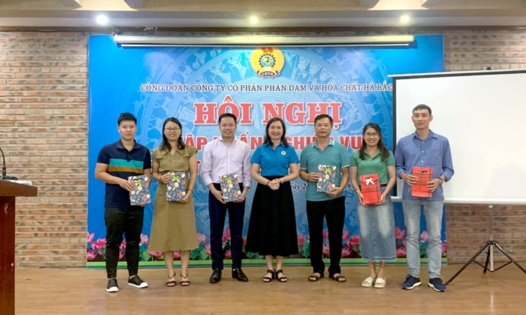 Công đoàn Công ty CP Phân đạm và Hóa chất Hà Bắc: Tập huấn cho cán bộ công đoàn đầu nhiệm kỳ 2023 - 2028 Công đoàn Công ty CP Phân đạm và Hóa chất Hà Bắc: Tập huấn cho cán bộ công đoàn đầu nhiệm kỳ 2023 - 2028