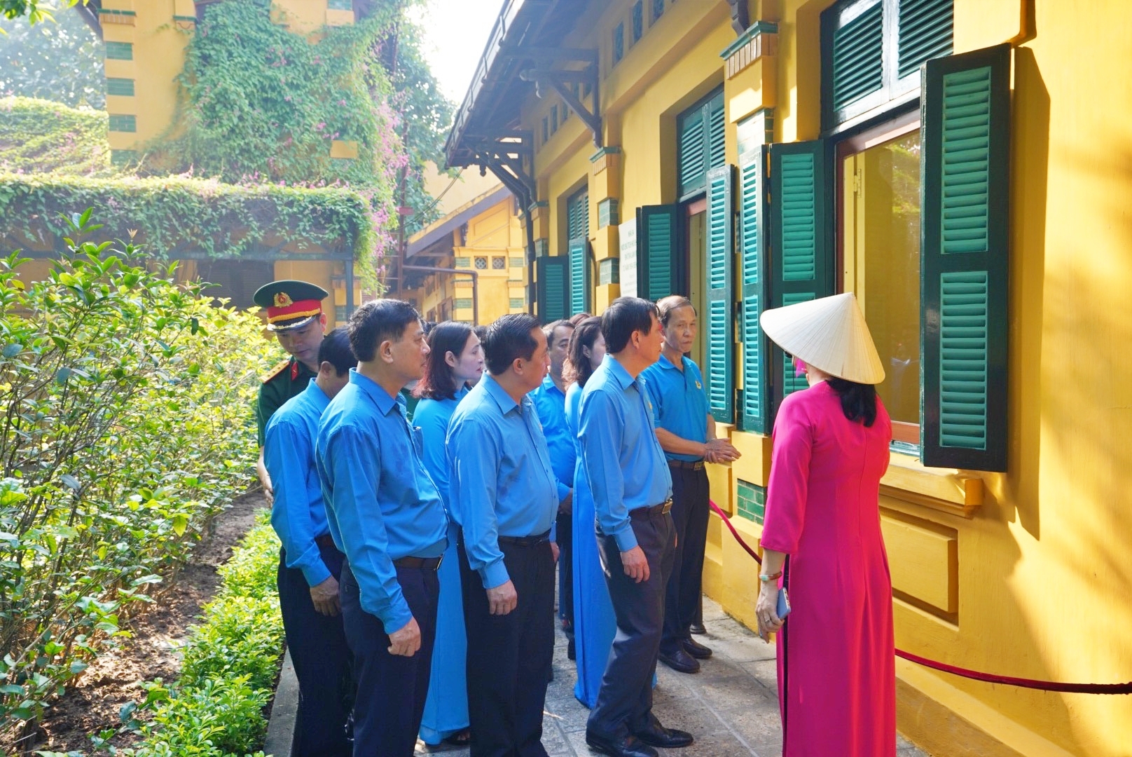 Công đoàn Công Thương Việt Nam dâng hương tưởng niệm tại Tượng đài Bắc Sơn