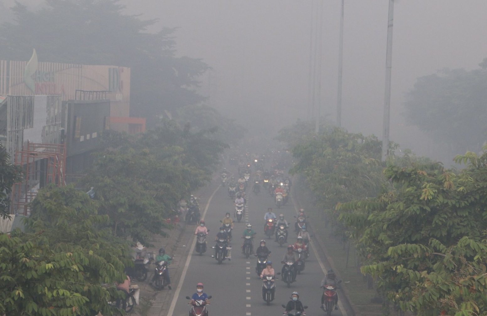 TP. Hồ Chí Minh: Sương mù dày đặc bao phủ nhiều quận, huyện