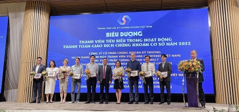 Ngân hàng Standard Chartered Việt Nam được Trung tâm lưu ký chứng khoán vinh danh “Ngân hàng giám sát tiêu biểu”