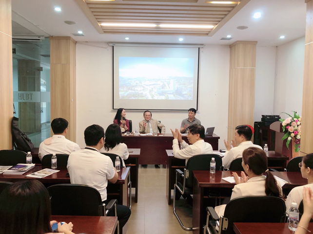 Đại học Jeonju (Hàn Quốc) đến thăm và làm việc tại Trường Đại học Kinh doanh và Công nghệ Hà Nội Đại học Jeonju (Hàn Quốc) đến thăm và làm việc tại Trường Đại học Kinh doanh và Công nghệ Hà Nội