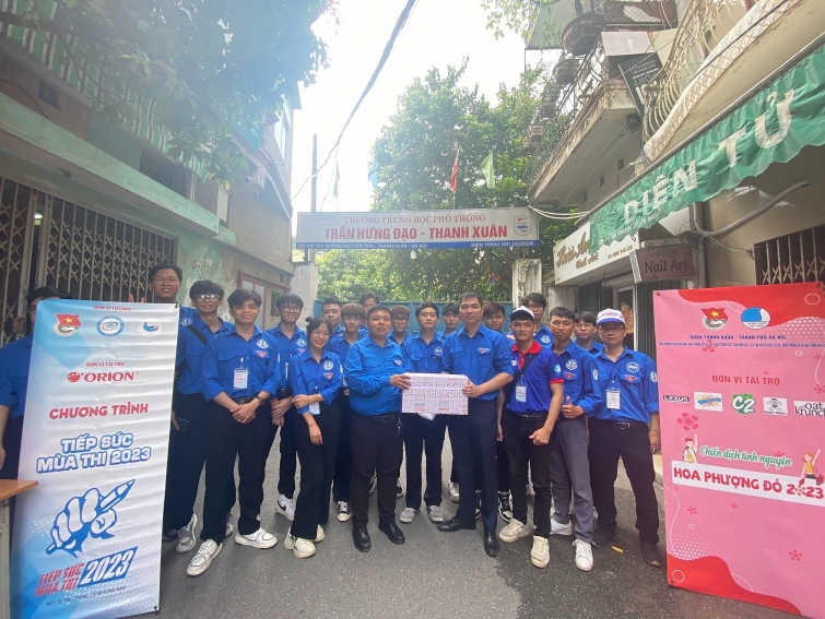 Câu lạc bộ tình nguyện Thủ đô tiếp sức sỹ tử thi THPT Quốc gia năm 2023 Câu lạc bộ tình nguyện Thủ đô tiếp sức sỹ tử thi THPT Quốc gia năm 2023