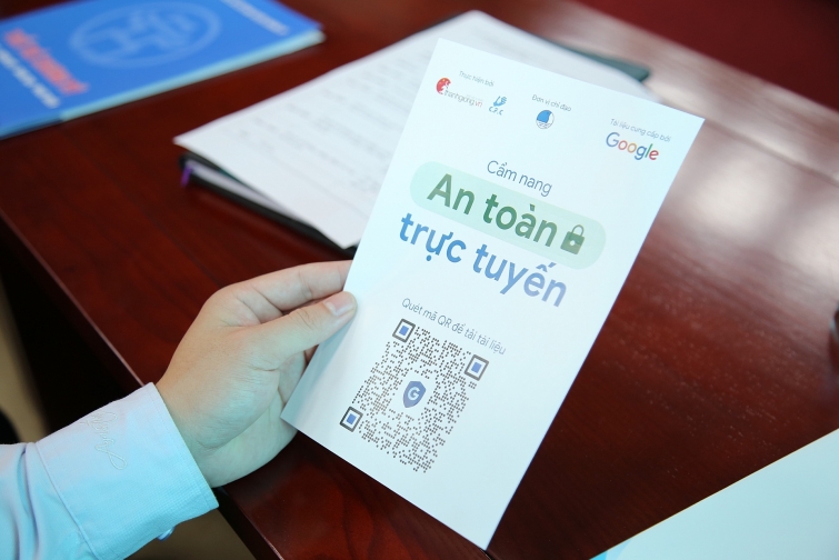 Giúp người cao tuổi hiểu và phòng chống thông tin xấu độc trên không gian mạng Giúp người cao tuổi hiểu và phòng chống thông tin xấu độc trên không gian mạng
