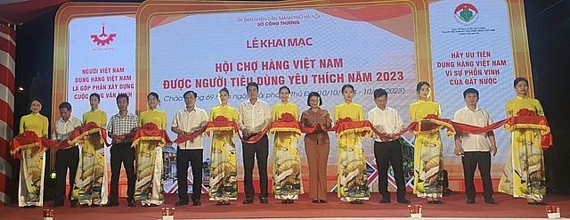 Khai mạc Hội chợ Hàng Việt Nam được người tiêu dùng yêu thích năm 2023 Khai mạc Hội chợ Hàng Việt Nam được người tiêu dùng yêu thích năm 2023