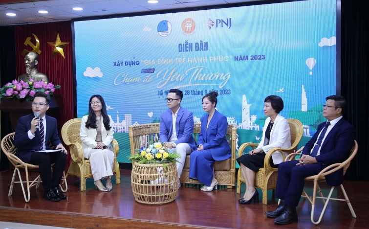 Cùng nhau “Chạm” để yêu thương Cùng nhau “Chạm” để yêu thương