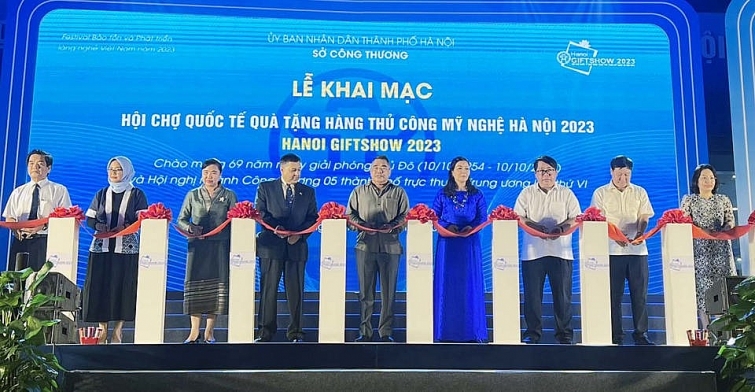 Khai mạc Hội chợ quốc tế Quà tặng hàng thủ công mỹ nghệ Hà Nội 2023 Khai mạc Hội chợ quốc tế Quà tặng hàng thủ công mỹ nghệ Hà Nội 2023