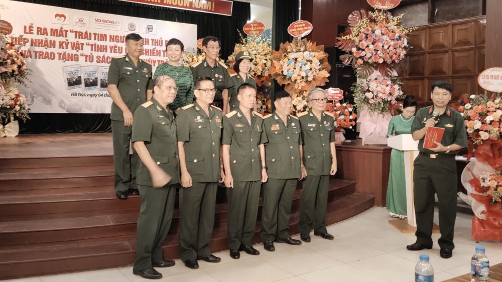 Ra mắt cuốn sách và câu lạc bộ cùng tên “Trái tim người lính Thủ đô” Ra mắt cuốn sách và câu lạc bộ cùng tên “Trái tim người lính Thủ đô”