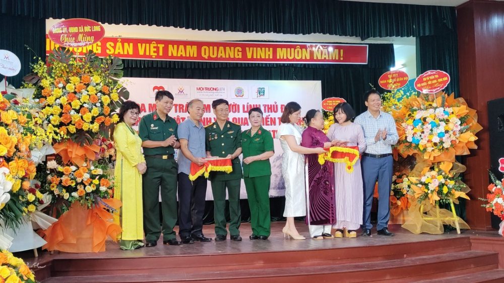 Ra mắt cuốn sách và câu lạc bộ cùng tên “Trái tim người lính Thủ đô” Ra mắt cuốn sách và câu lạc bộ cùng tên “Trái tim người lính Thủ đô”