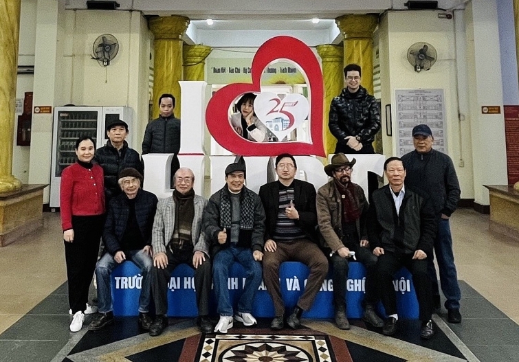 Kỷ niệm 10 năm Khoa Mỹ thuật ứng dụng Trường Đại học Kinh doanh và Công nghệ Kỷ niệm 10 năm Khoa Mỹ thuật ứng dụng Trường Đại học Kinh doanh và Công nghệ