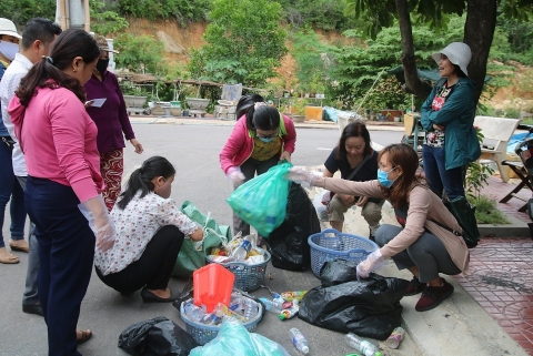 Bình Định: Tổ chức chương trình đổi rác thải nhựa lấy quà tặng nhân ngày Môi trường thế giới