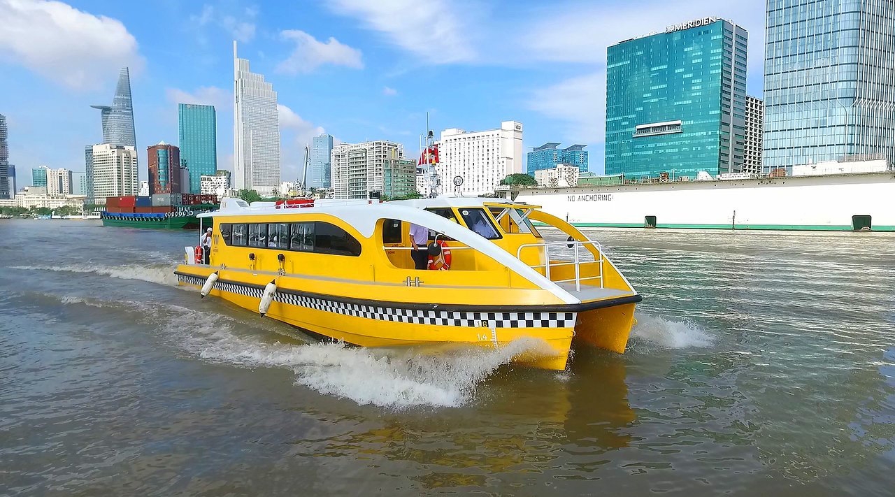 Hun đúc tình yêu quê hương cho thế hệ trẻ Kiều bào