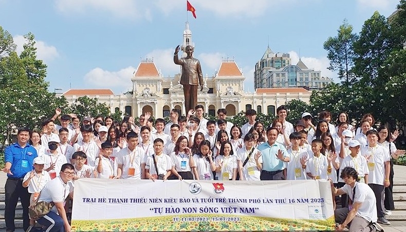 Hun đúc tình yêu quê hương cho thế hệ trẻ Kiều bào