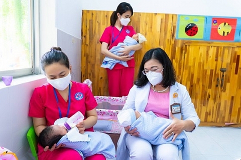 TP. Hồ Chí Minh: Kiểm tra sức khỏe 259 trẻ chào đời trong tâm dịch Covid-19