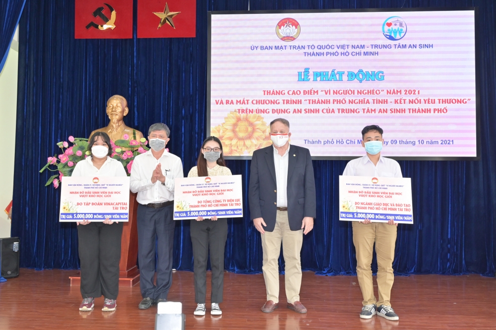 TP. Hồ Chí Minh: Vận động 40 tỷ đồng để chăm lo người nghèo
