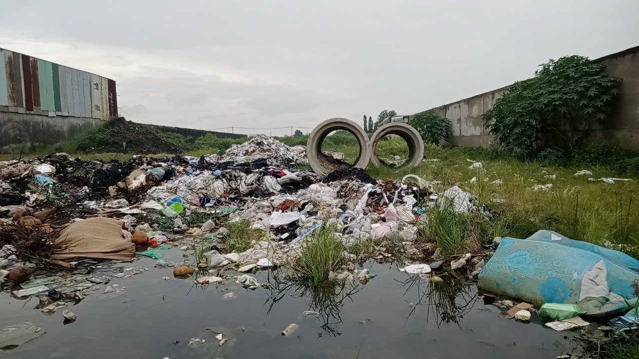 Sốc với hình ảnh rác thải nhựa từ thời trang nhanh đang hàng ngày làm ô  nhiễm đại dương