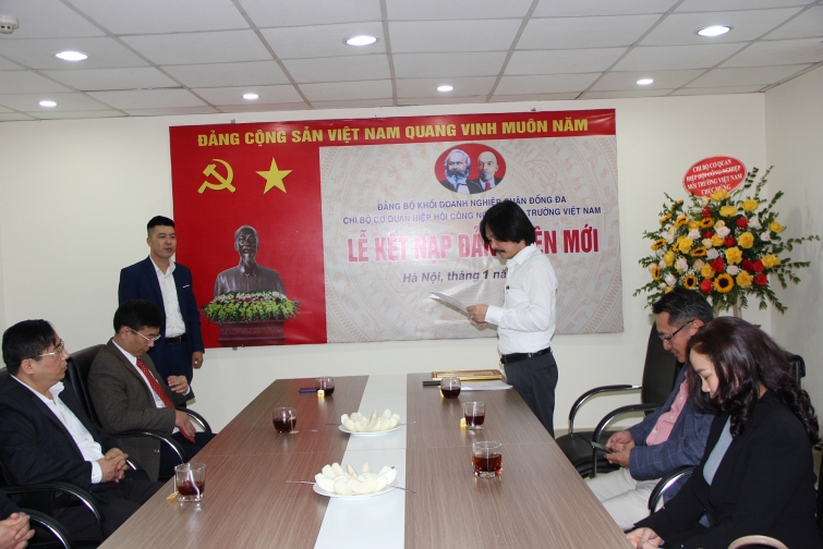Chi bộ cơ quan Hiệp hội Công nghiệp môi trường Việt Nam kết nạp đảng viên mới