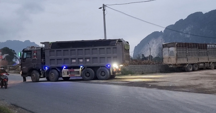 Yên Thủy (Hòa Bình): Hệ lụy môi trường từ việc “hạ cốt nền” để bán đất chui?