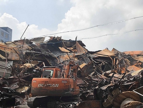 Trên 1.800 tấn tro xỉ, phế thải sau vụ cháy Công ty Rạng Đông được thu gom