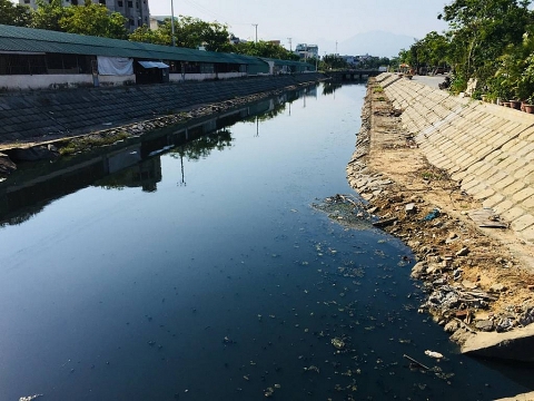 Việc thu gom, xử lý nước thải các đô thị còn nhiều thách thức