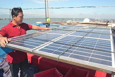Sử dụng điện mặt trời trong nuôi tôm: Hướng mới nhiều hứa hẹn