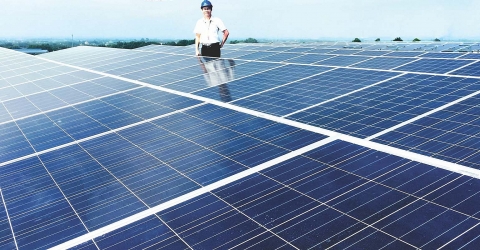 Gần 1.000 tấm pin năng lượng mặt trời lắp mái nhà giúp bảo vệ môi trường