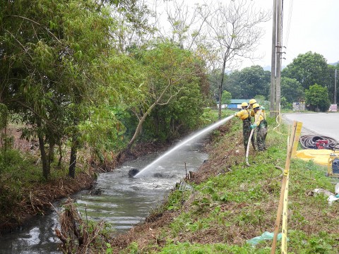 Hà Nam tích cực khắc phục môi trường sau sự cố xăng dầu tại địa bàn xã Thi Sơn