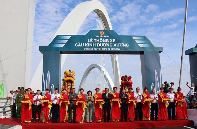 Bắc Ninh khánh thành cầu vòm thép gần 2.000 tỷ đồng